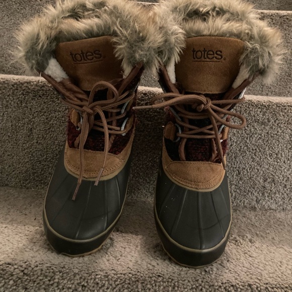 In Great Condition! TOTES Fleece Lined Waterproof Boots - Picture 3 of 6